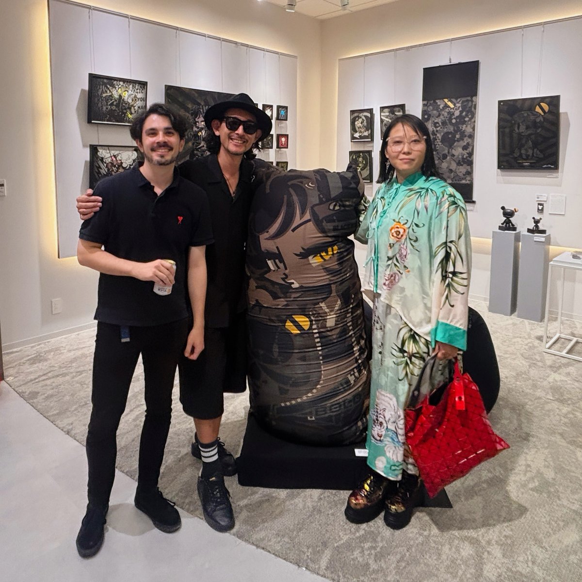 door_osk's tweet photo. Thank you for having us! @BARON_UEDA @yogibojapanのレセプションパーティに行ってきました #yogibotheart #ヨギボーアート https://t.co/kvfKRotEJl