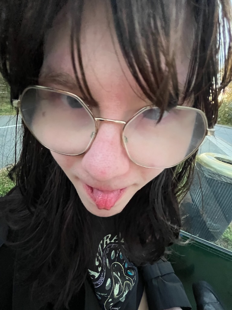 (GDDTR) Robyn.Txt tweet media