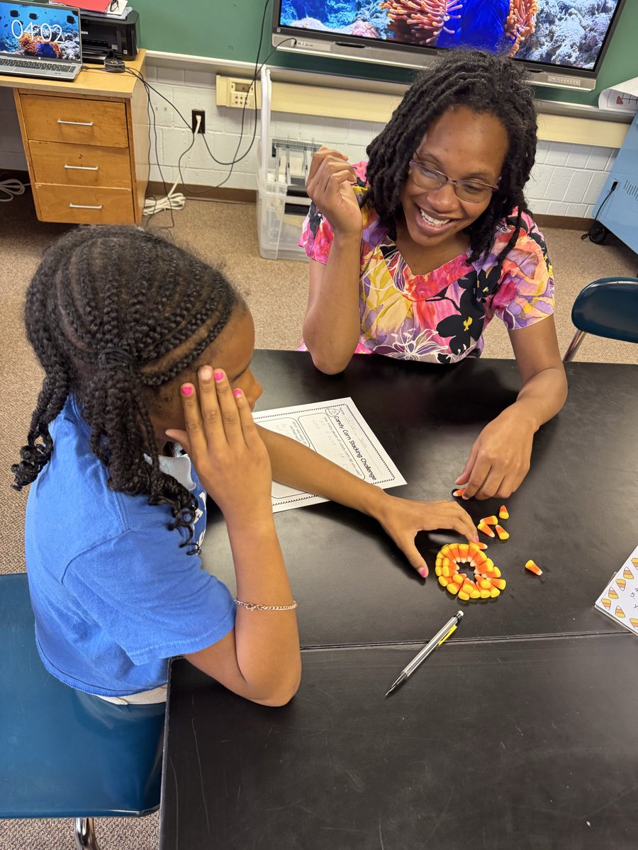 Whsdvex's tweet image. Tonight was our first @WoodlandHillsSD Mother/Daughter @VEXRobotics STEM Club held at the Woodland Hills Impact Center. Moms and daughters rotated through a variety of VEX/STEM stations and had a blast!