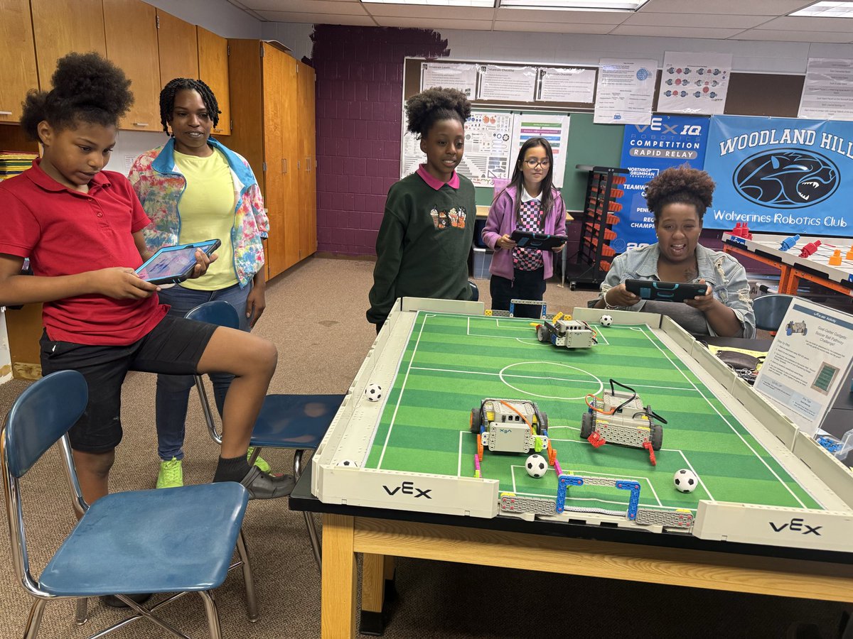 Whsdvex's tweet image. Tonight was our first @WoodlandHillsSD Mother/Daughter @VEXRobotics STEM Club held at the Woodland Hills Impact Center. Moms and daughters rotated through a variety of VEX/STEM stations and had a blast!