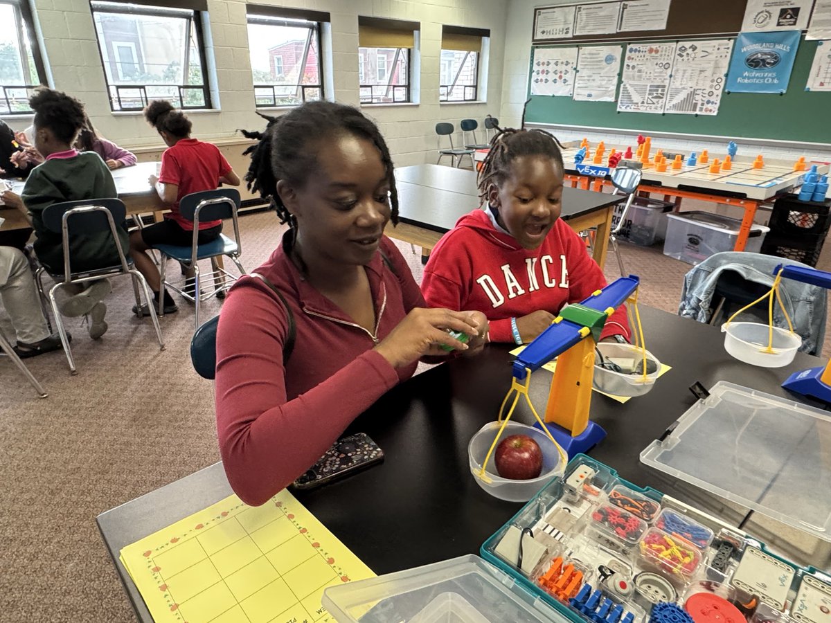 Whsdvex's tweet image. Tonight was our first @WoodlandHillsSD Mother/Daughter @VEXRobotics STEM Club held at the Woodland Hills Impact Center. Moms and daughters rotated through a variety of VEX/STEM stations and had a blast!