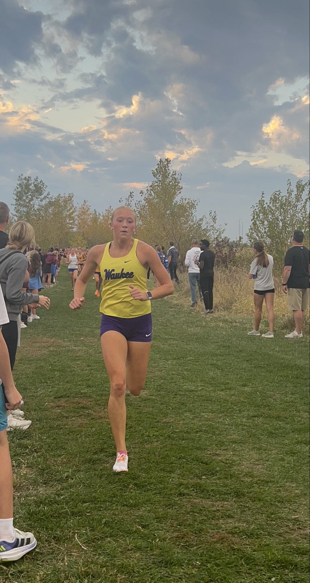 waukeegirlsxc's tweet photo. Varsity girls battle and have an impressive 4th place finish as a team. Great pack of strong and fast girls! https://t.co/OUUevV5YQt
