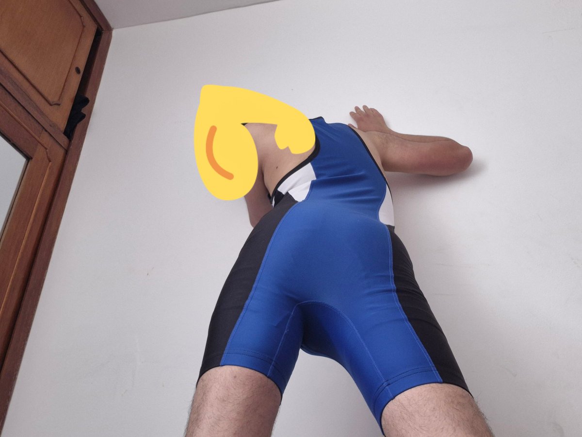 devvulp's tweet image. Another Wednesday, another set of pictures of myself in singlet.