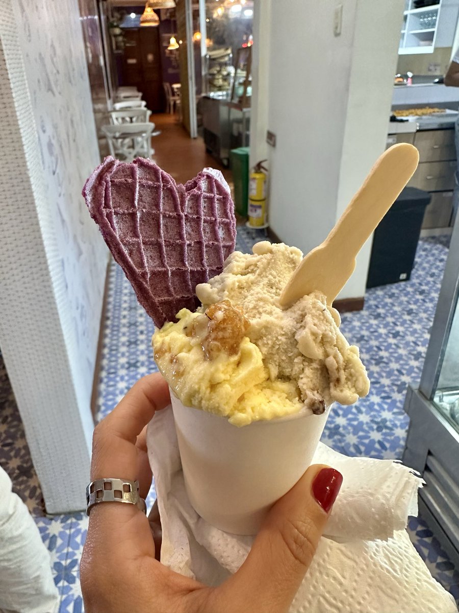 Probé el helado de chicharrón en Cali. Yo no sé cómo hicieron, pero qué cosa más buena!!!