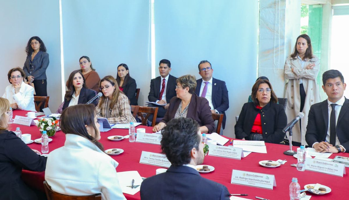 CGE_SLP's tweet photo. 🟢 El Contralor General @SergioArturoAM acudió a la 3a Asamblea Ordinaria de @ContraloresMX, presidida por la Mtra. Raquel Buenrostro Sánchez, titular de la Secretaría Anticorrupción y @BuenGobierno_mx y Presidenta de la CPCE-F. 📄💼
#RicardoGallardo #PotosíSinLímites #CGESLP https://t.co/QrDijoc2Nl