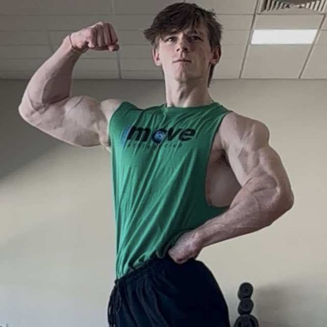 Str8jockbro's tweet photo. Flexing before he goes and fucks his side bitch, which one? He doesn’t even know, he lost track after the first 10 https://t.co/N4XWaYgNIW