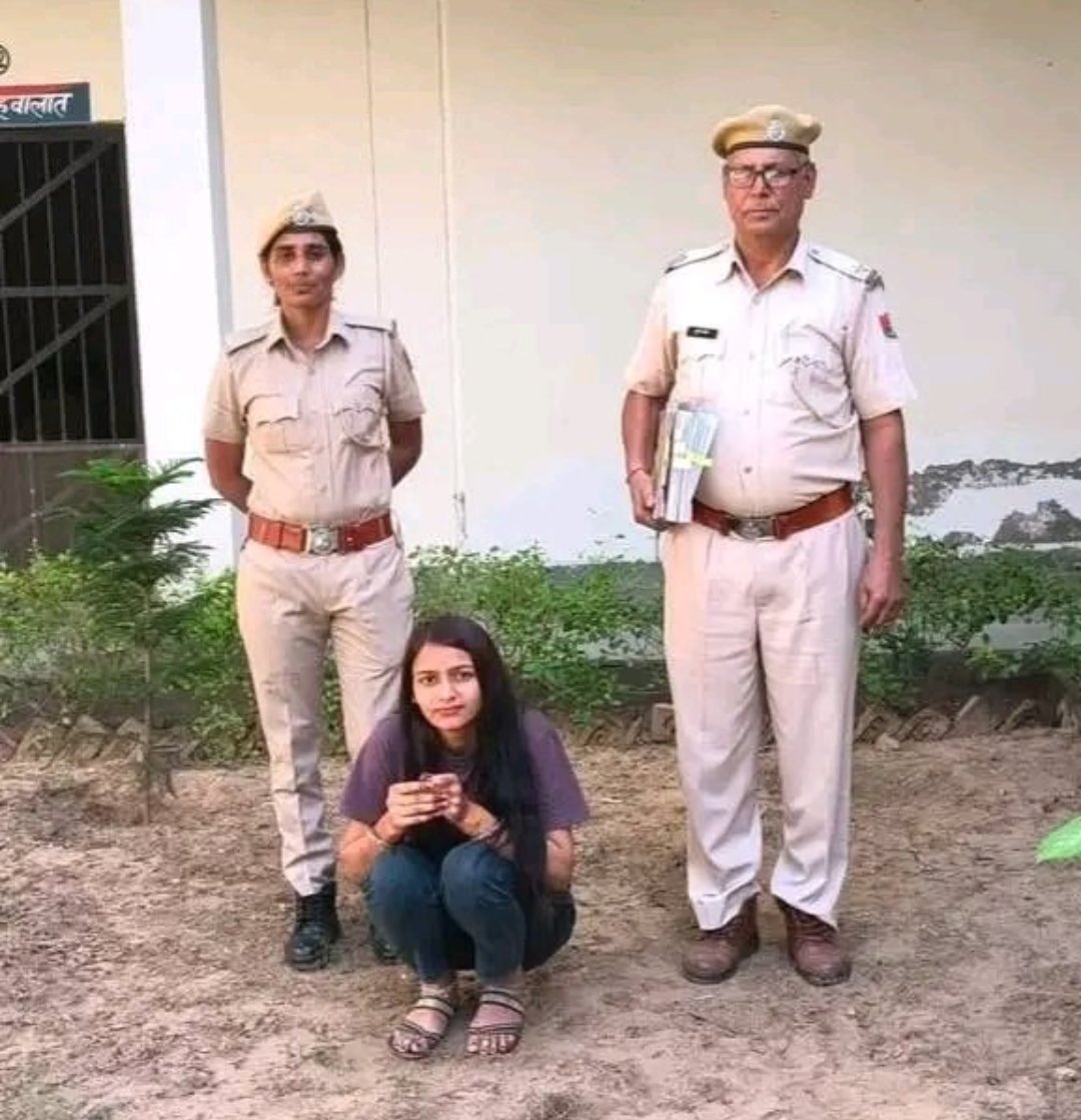 इस मासूम से चेहरे की पहचान होना जरूरी है। 

सीकर राजस्थान में 3 दिन पहले शादी 2 दिन बाद 11 लाख कैश ज्वेलरी लेकर फरार होने वाली यह लड़की कोई साधारण लड़की नहीं है यह एक लुटेरी दुल्हन है। 

इनकी एक पूरी गैंग होती है शातिर तरीके से आदमी को फसाती है.

दो या तीन दिन शादी करने के बहाने