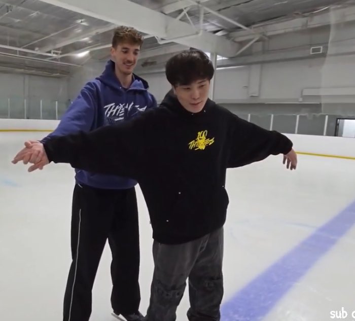 retro_aide's tweet photo. someone said “this is our yuri on ice” and im CRYING https://t.co/dlPu5LwLhW