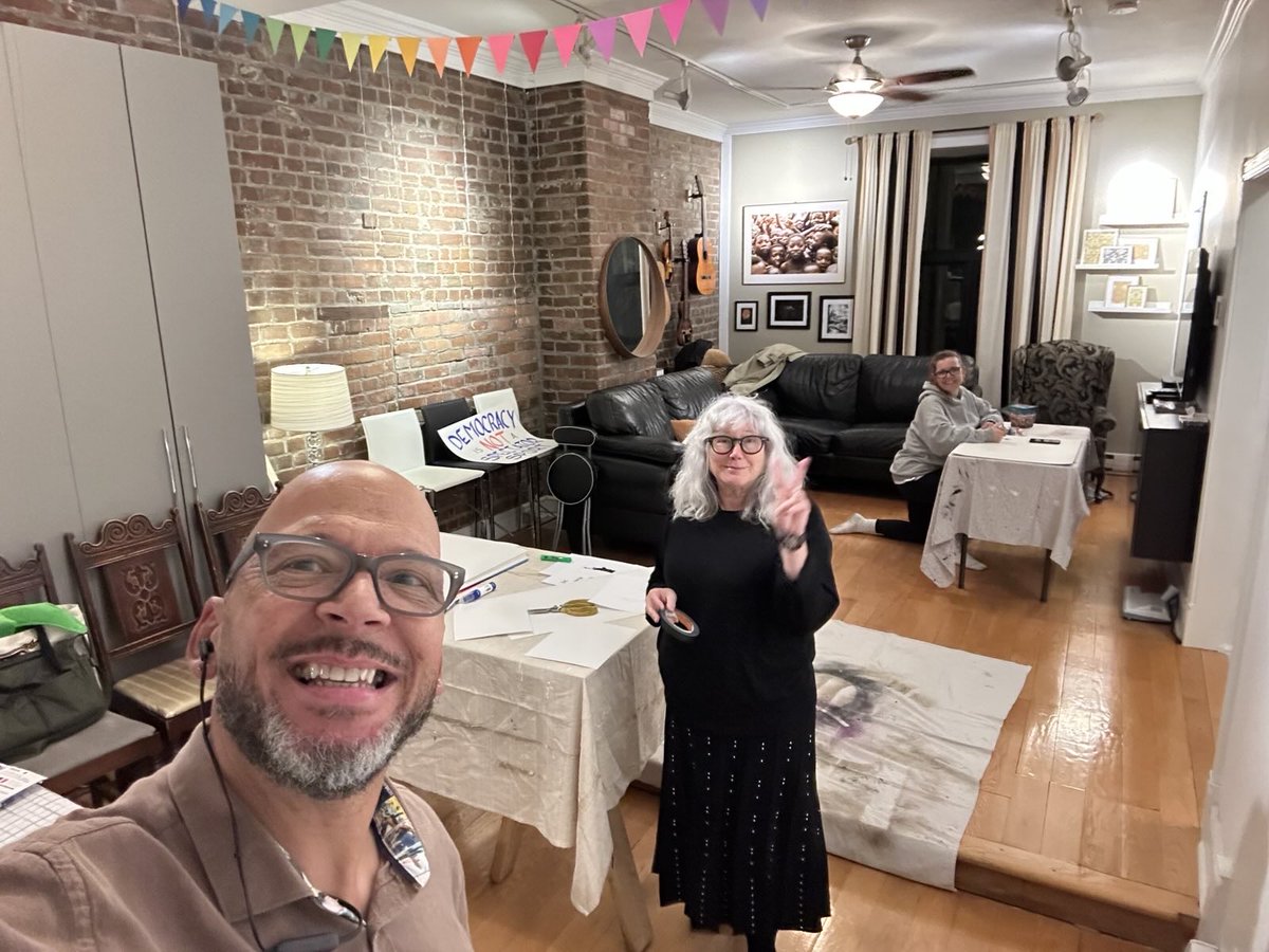 DemsAbroadQc's tweet photo. NO TYRANTS Montréal… here we come! ✊
Volunteers had a blast making 30+ signs for Saturday’s rally.
Paint, laughter &amp; purpose — Power to the People!
🗓 Oct 18 | 🕥 10:30 AM @ 1000 de la Gauchetière | 🕚 11 AM @ Parc de la Place du Canada
#NoTyrants #Montreal #PowerToThePeople https://t.co/DS346XOmm5