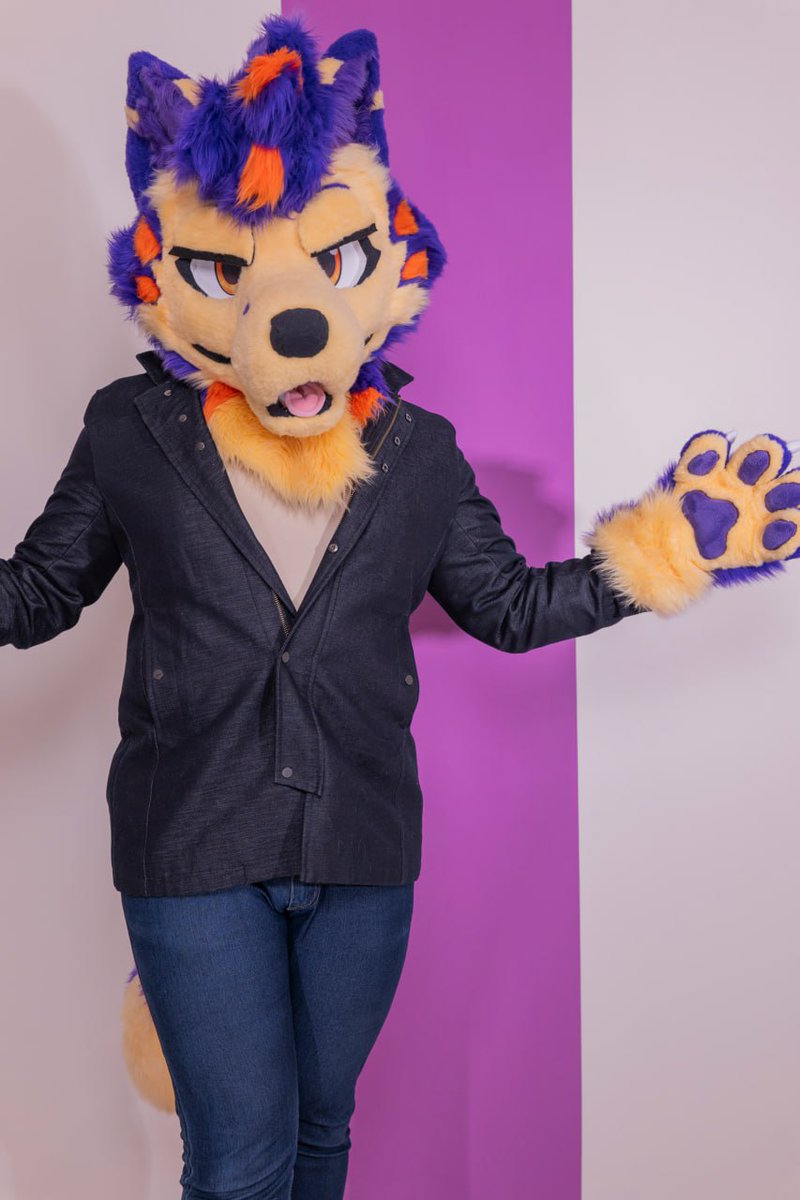 LamIan7044's tweet photo. This is my new fursuit ---Wraith. I based his personality on a character from my lover's comic book.
He's a mischievous ghost who traps, kills, and captures other animals...  but he just wants friends.

Original comic:@buwalki
maker:@wolf26989 
📸: @banna097 https://t.co/Q496pQdxYQ