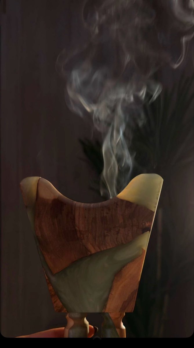 والله مدري ويش أسمّي نصيبي
بس الوكاد إنه عطاني حقوقي

و أول حقوقي هيبة أسم العتيبي
أن قلت برقاوي و أن قلت روقي
✨