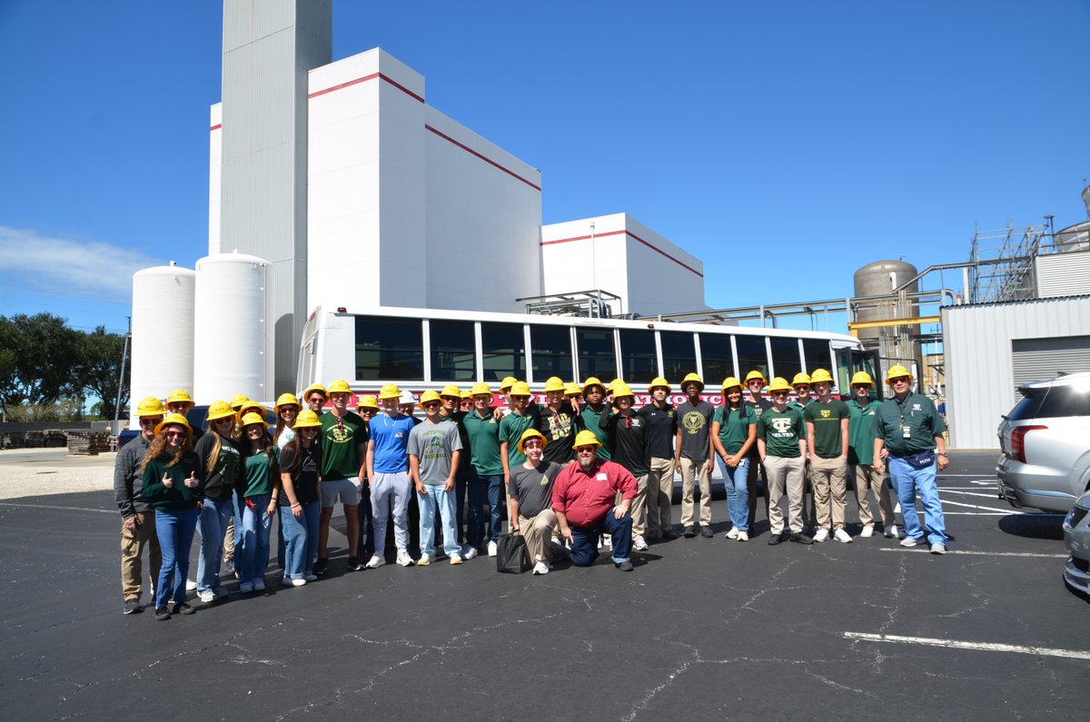 FMPAnews's tweet image. FMPA finished #PublicPowerWeek last Friday with a field trip for @tchsceltics advanced engineering students. Staff from @OEUinfo joined the day, which included a career panel with FMPA staff and tours of a solar site in @CityOfMountDora and a combined cycle generation facility.