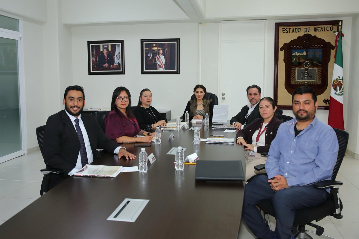 PJEdomex's tweet photo. La Magistrada Xóchitlh Martínez Correa, Presidenta del Tribunal de Alzada Especializado en el Sistema Integral de Justicia Penal para Adolescentes del Estado de México, asistió en representación del Magistrado Héctor Macedo García @mgdohector, Presidente del Tribunal Superior de Justicia a la Sesión de Instalación y a la Primera Sesión Ordinaria del Consejo de Premiación de la Presea “Estado de México” 2025.

Este galardón fue instituido en 1983 y es el máximo reconocimiento que entrega el gobierno estatal a ciudadanos y organizaciones por su contribución al desarrollo de la entidad.