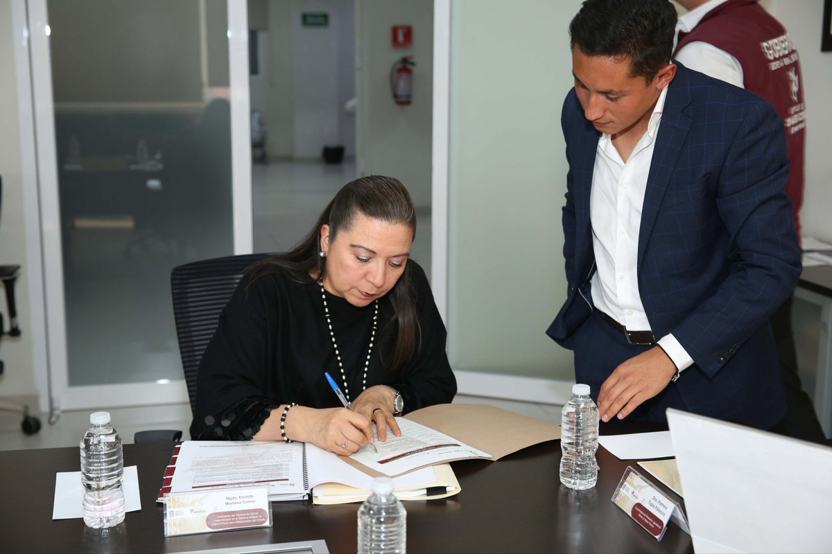 PJEdomex's tweet photo. La Magistrada Xóchitlh Martínez Correa, Presidenta del Tribunal de Alzada Especializado en el Sistema Integral de Justicia Penal para Adolescentes del Estado de México, asistió en representación del Magistrado Héctor Macedo García @mgdohector, Presidente del Tribunal Superior de Justicia a la Sesión de Instalación y a la Primera Sesión Ordinaria del Consejo de Premiación de la Presea “Estado de México” 2025.

Este galardón fue instituido en 1983 y es el máximo reconocimiento que entrega el gobierno estatal a ciudadanos y organizaciones por su contribución al desarrollo de la entidad.