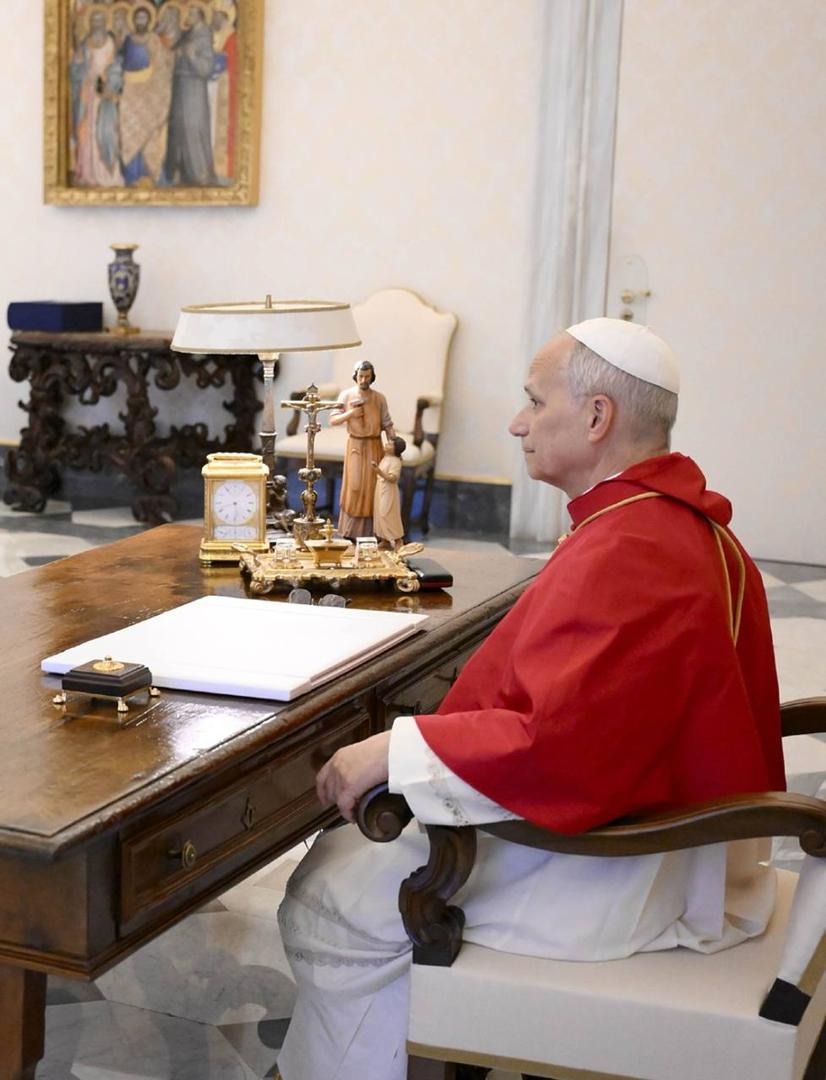 Los reyes Abdalá II y Rania de Jordania, hicieron historia al convertirse en los primeros monarcas en ser recibidos por el Papa León XIV, en el Vaticano.

De esta manera, se sella una relación de larga data entre Jordania y la Santa Sede, en la reunión del Palacio Apostólico.