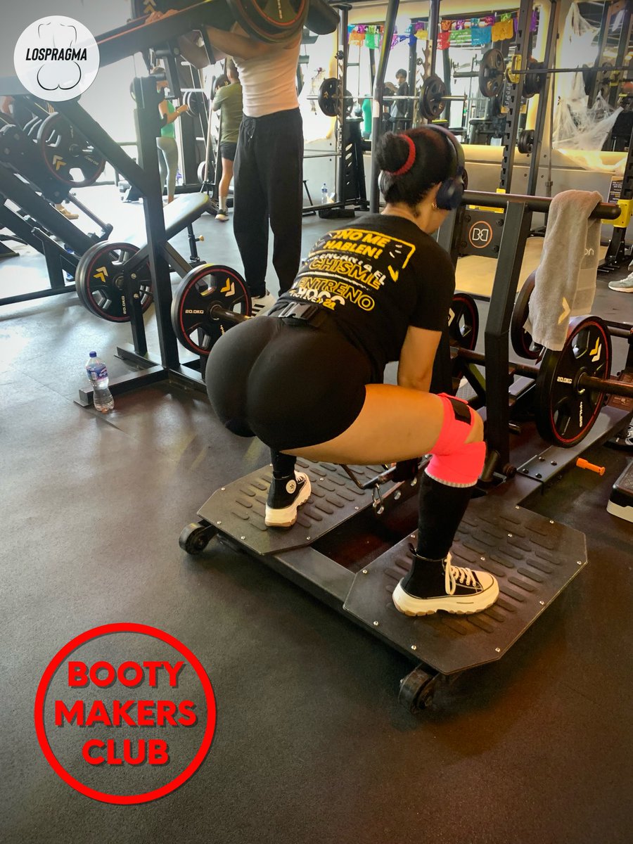Booty en progreso, actitud encendida.
Aquí no se habla, se entrena y se esculpe…
Cada rep, una mirada al espejo que dice: se está logrando ! 
#BootyMakersClub #GluteDay #SexyStrong #EntrenaConActitud #PowerBooty #MotivacionFit #DisfrutaElProgreso