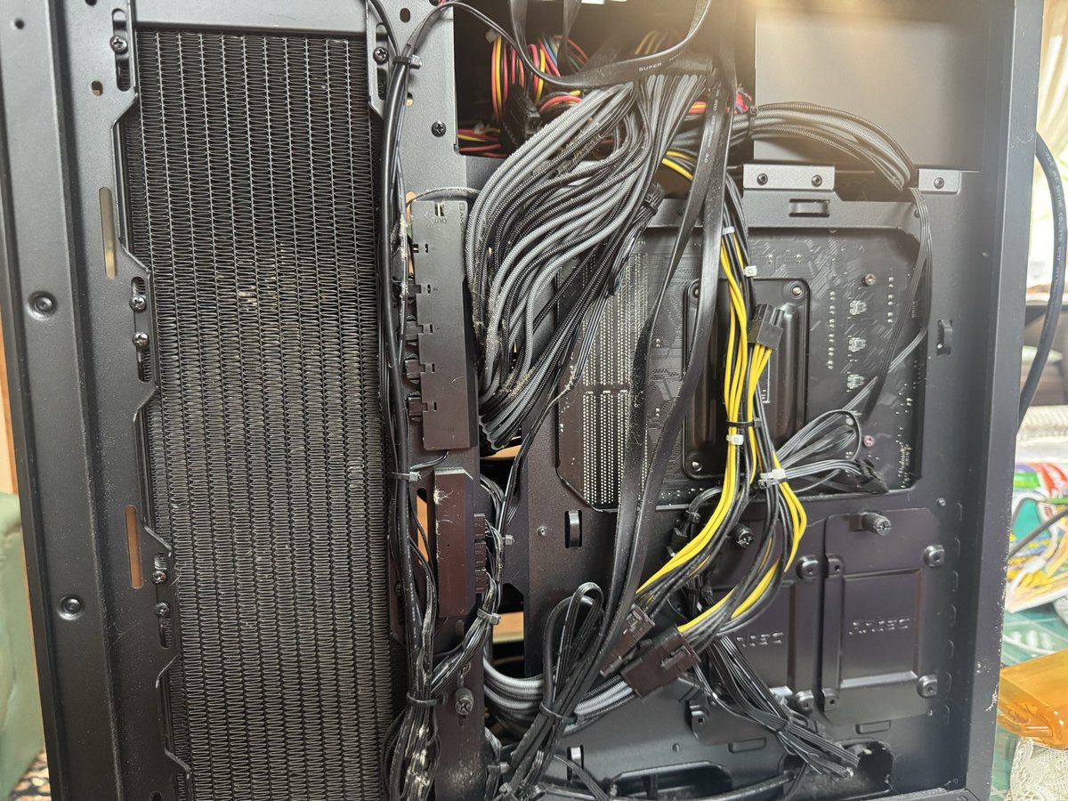 マザーボードが原因らしいので、PC組み直すきったねw