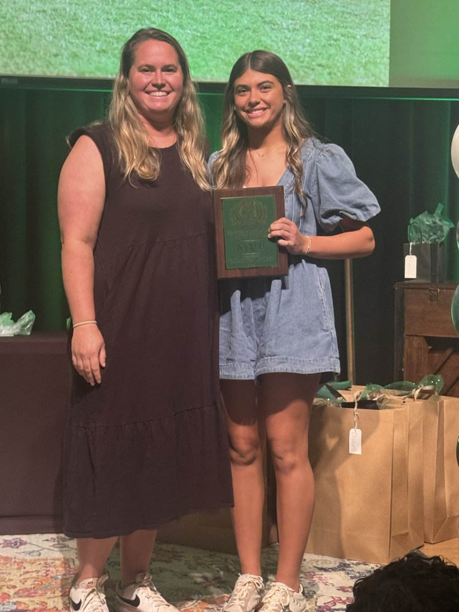 Elizabeth Lindsey (@elizabethl2009) on Twitter photo I am beyond blessed and honored to have received the 2025 MVP Award tonight at our Kennesaw Mountain High School Softball banquet. Thank you to my coaches for always believing in me! I can’t wait for next year! <a href="/GaBombers09/">Bombers 16U National Edwards</a> <a href="/KMHSsoftball/">Varsity Softball</a> <a href="/AuburnSoftball/">Auburn Softball</a> <a href="/UGASoftball/">Georgia Softball</a> <a href="/FAUSoftball/">Florida Atlantic Softball</a> I am beyond blessed and honored to have received the 2025 MVP Award tonight at our Kennesaw Mountain High School Softball banquet. Thank you to my coaches for always believing in me! I can’t wait for next year! <a href="/GaBombers09/">Bombers 16U National Edwards</a> <a href="/KMHSsoftball/">Varsity Softball</a> <a href="/AuburnSoftball/">Auburn Softball</a> <a href="/UGASoftball/">Georgia Softball</a> <a href="/FAUSoftball/">Florida Atlantic Softball</a>