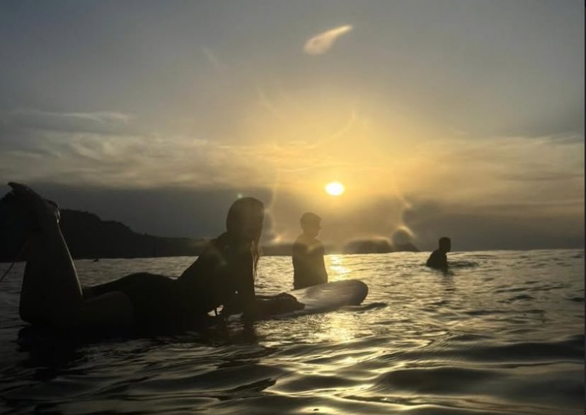Nuevas imágenes de la película todo lo que nunca fuimos de Alice Kellen protagonizada por Maxi Iglesias y Magui Corceiro deseando que llegue el momento de poder verla 2026 llega ya 

🌊🏄🌌🎨🤍