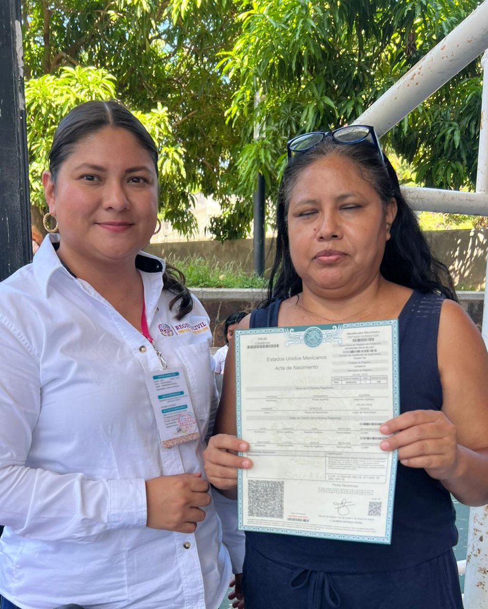 RegCivil_GobOax's tweet photo. El #RegistroCivilCercaDeTi llegó a CayapaduLii, en el Módulo Deportivo Las Pilas de la colonia San Pablo Sur, #SalinaCruz, para acercar actas gratuitas y servicios de identidad. 🌸
La primavera florece también en el Istmo. 🌿
#GobiernoDeOaxaca #RegistroCivilOaxaca https://t.co/RehplQ1YzM