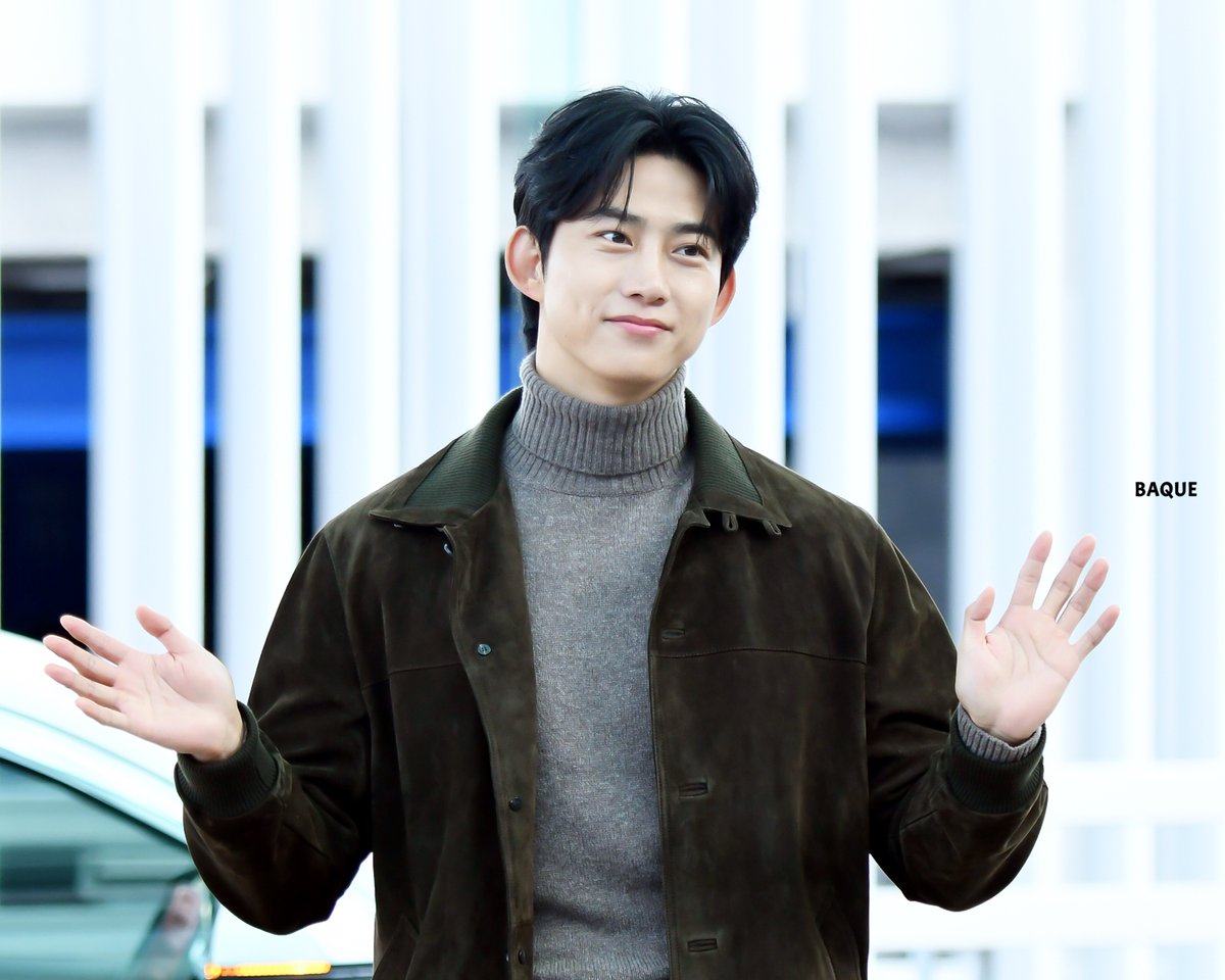 251015 인천공항 출국🛫 02
카메라앞에 그렇게 오랜시간 섰으면서 공항에서의 촬영을 부끄러워하는거 ㅋㅋㅋㅋ
이거 좋던데 종종 합시다!!!ㅋㅋㅋㅋ
#2PM
#택연 #옥택연
#TAECYEON
#テギョン 💚