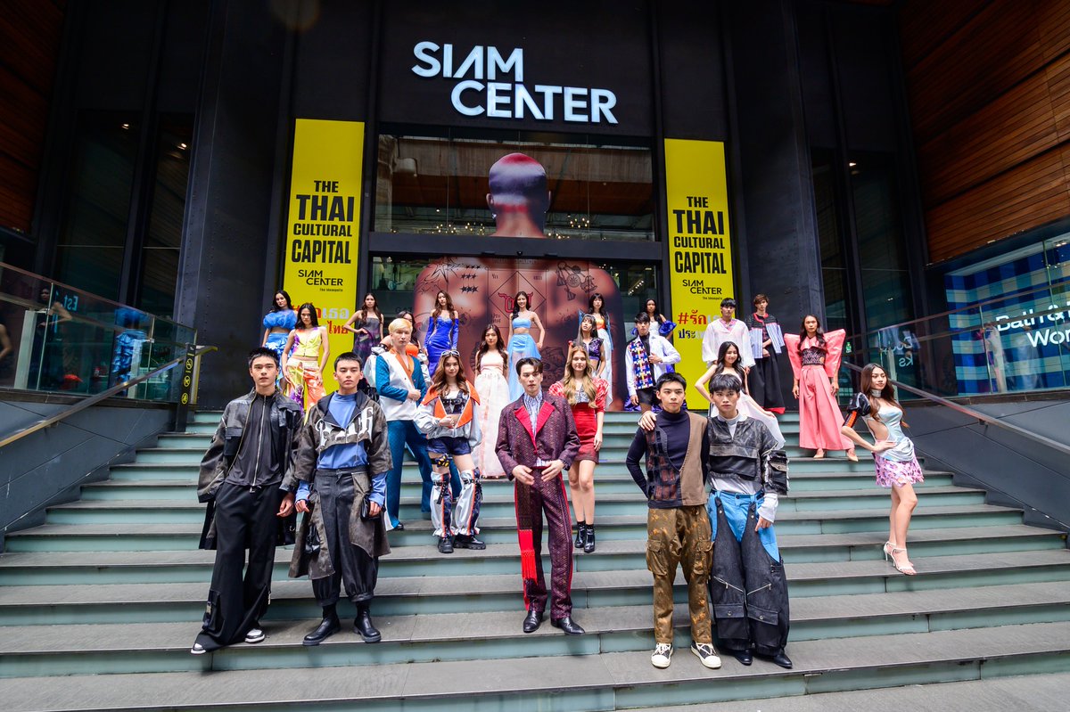 rmutp_twit's tweet photo. รันเวย์แฟชั่นสุดยิ่งใหญ่แห่งปี #BIFW2025

นักศึกษาคณะอุตสาหกรรมสิ่งทอและออกแบบแฟชั่น #ราชมงคลพระนคร ร่วมแสดงผลงานแฟชั่นสุดสร้างสรรค์บนเวที Bangkok International Fashion Week 2025  ภายใต้แนวคิด Circular Economy 

💻 อ่านข่าวเพิ่มเติมและบทสัมภาษณ์พิเศษได้ที่ https://t.co/GmTlxpq5Li https://t.co/GEZUOkDjhK