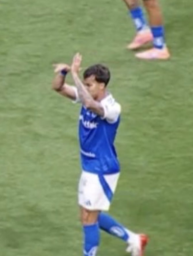 Oledobrasil's tweet photo. Na boa? 

Kaio Jorge foi muito juvenil aqui.

Óbvio que seria expulso por fazer esse gesto.

📸 reprodução / Premiere https://t.co/Vw4CY84gQS