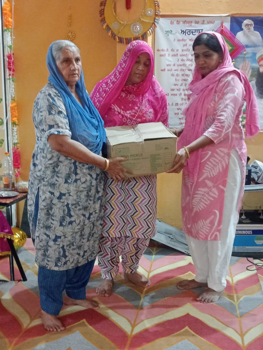 pari_tusshar's tweet photo. Feeding the Future, Nourishing Humanity! 🌎
On #WorldFoodDay, let's acknowledge the efforts of Dera Sacha Sauda volunteers who fast once a week and donate free monthly ration kits to underprivileged families, inspired by Saint Gurmeet Ram Rahim Singh Ji . #WorldFoodDay2025 https://t.co/CAEqETjljB
