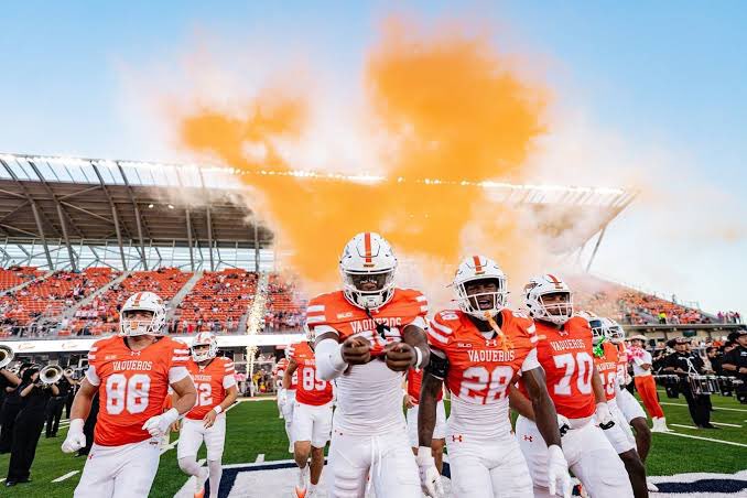 #AGTG After A Great Conversation With <a href="/CoachAdayMac11/">Adrian McDonald, M.Ed</a> I’m Blessed To Receive An Offer from <a href="/UTRGVFootball/">UTRGV Football</a>❕❕🤍🧡 #JUCOPRODUCT