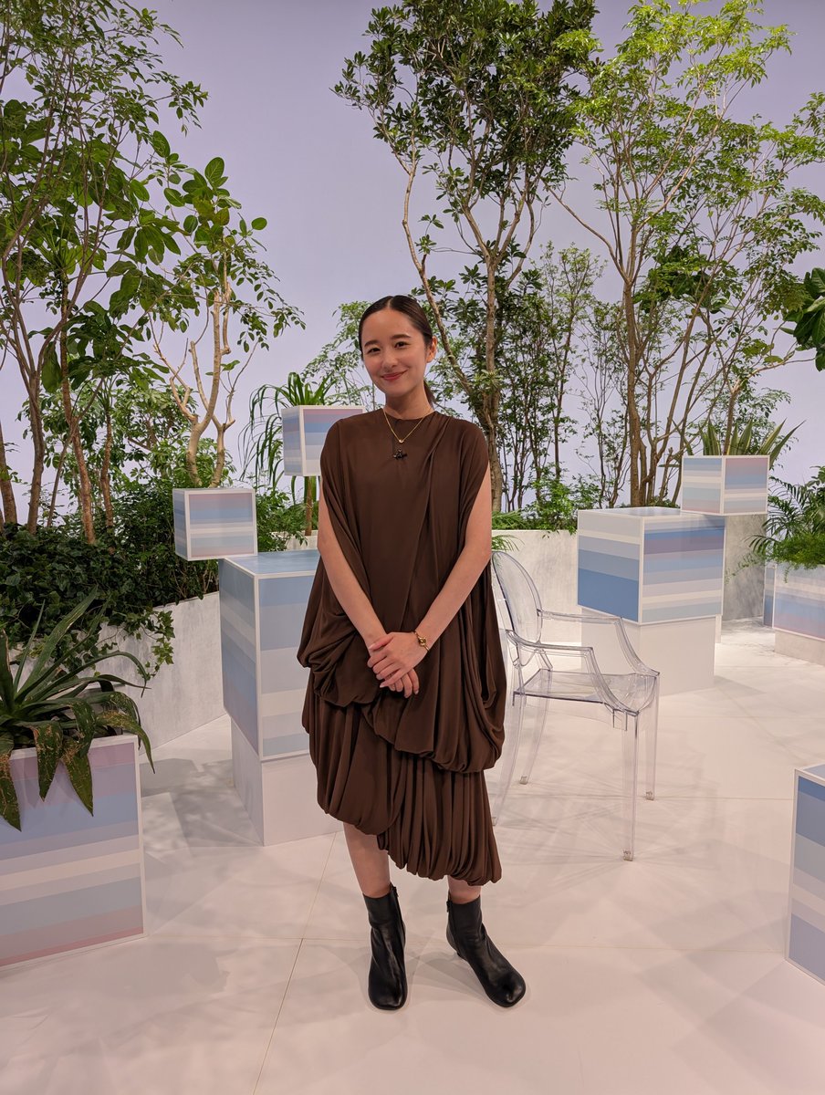 杉咲花 さん回の #堀田真由 さんは、 立体感のあるドレープの