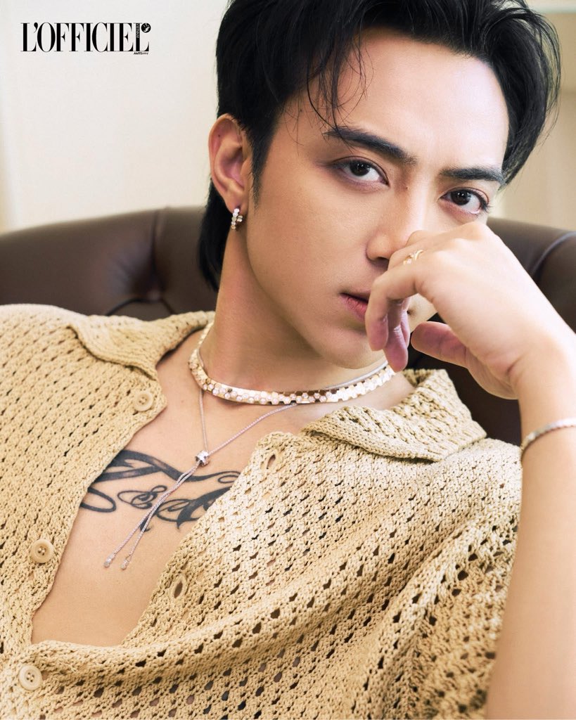 Keoxalyy's tweet photo. Người đâu vừa đẹp vừa sang
𝐒𝐎𝐎𝐁𝐈𝐍 𝐀𝐓 𝐁𝐄𝐄 𝐃𝐄 𝐂𝐇𝐀𝐔𝐌𝐄𝐓 𝐏𝐎𝐏-𝐔𝐏

#SOOBIN #SSLabel #beedeChaumet #Chaumet #SOOBINxCHAUMET https://t.co/p4K6vsIgtt