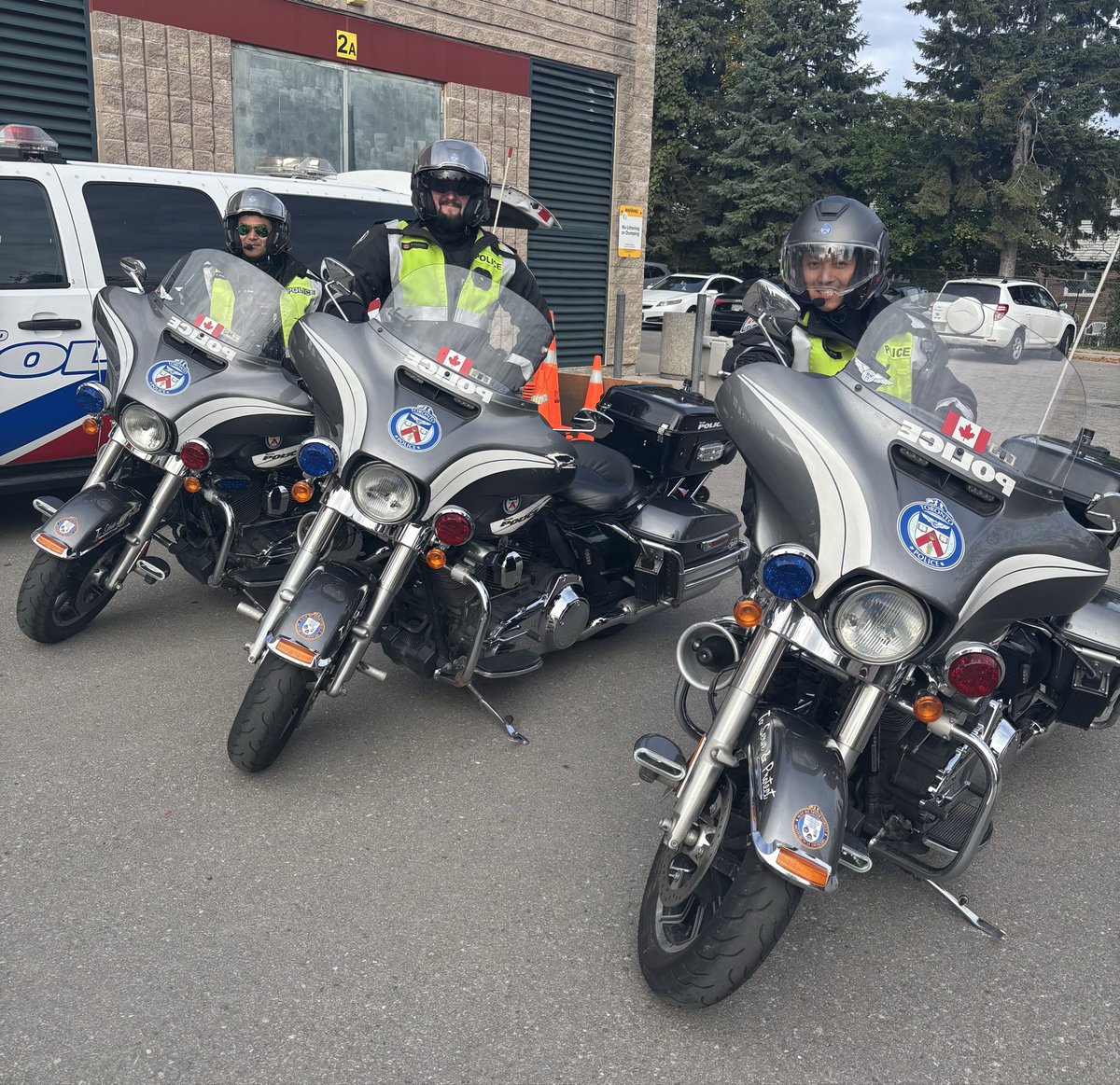 TPSMotorSquad's tweet photo. It's always a great day when PC Peter De Quintal invites us to one of his amazing Bike Rodeos.
Today we were at Tom Longboat Junior Public School helping Peter and his volunteers with their amazing event.
#HM11
#HM12
#HM24 https://t.co/l5QM7MYKij