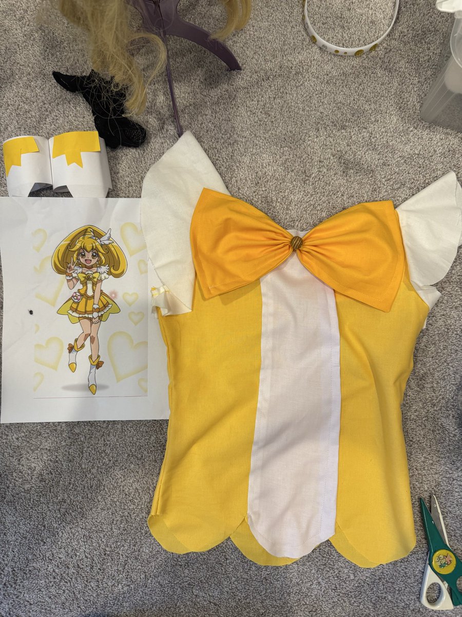 d_ijk_stra's tweet image. 별이가 하도 졸라서 아내가 글리터 포스 (프리큐어) 캐릭터인 글리터 피스 코스튬을 만들어줬다. 중간에 재봉틀이 고장났어서 상당부분 손바느질로 만듬. 나는 리본을 옷에 다는 눈꼽만큼의 기여를 함. 아내도 나도 절대! 공작을 좋아하는 성격이 아닌데 별이 등쌀에 별 걸 다 하게 됨. #별이육아