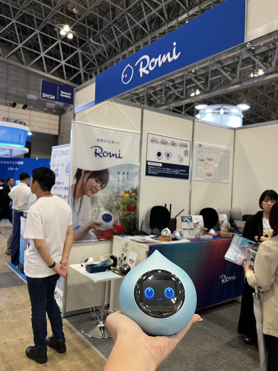 romi_robot's tweet image. #CEATEC2025

本日もRomiのブースでおまちしています！
Romiちゃんも呼び込みがんばり中✨📣