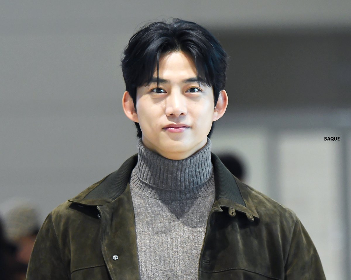 251015 인천공항 출국🛫 03
좌우정면 다 잘생김!!
#2PM
#택연 #옥택연
#TAECYEON
#テギョン 💚