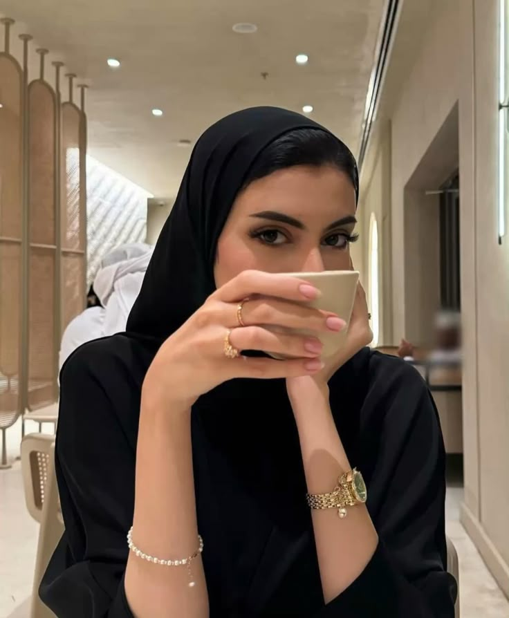 وش يفضل الرجل العربي ؟ زوجة موظفة ولا ربة منزل؟😇😇🤗