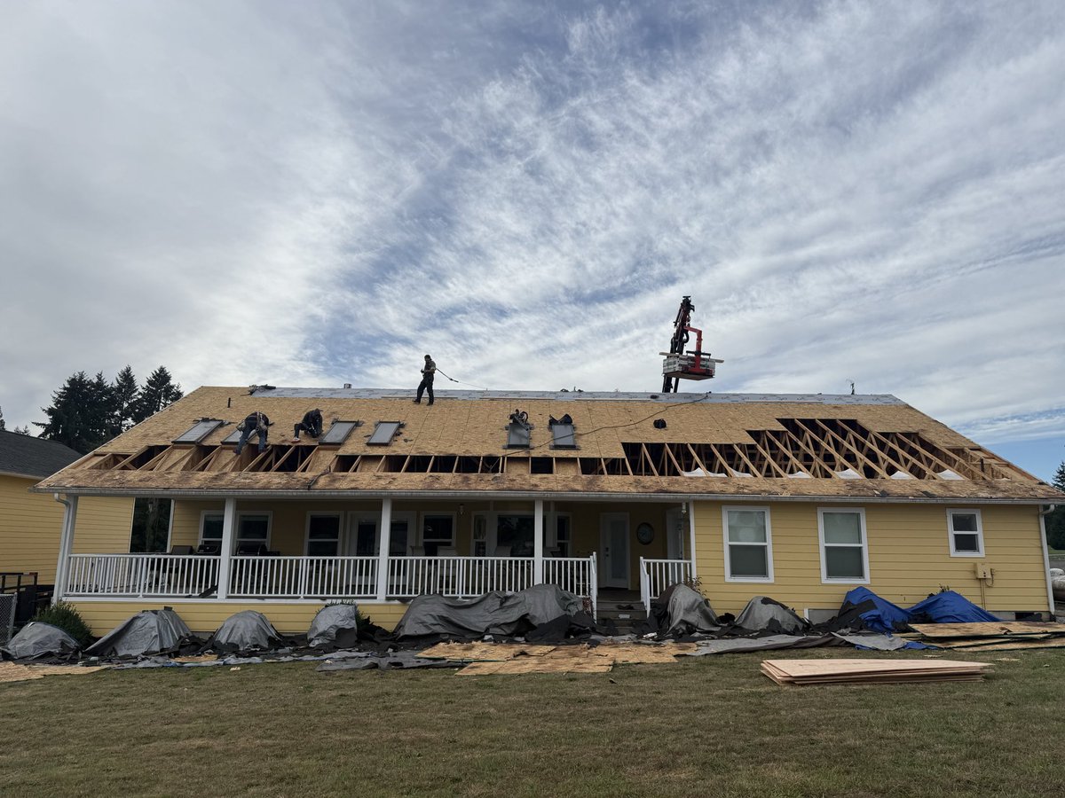 rayshipman22's tweet image. $33k to re-roof my house due to ice and storm damage. @progressive offered me $600 today to help cover my expenses. 🤦‍♂️