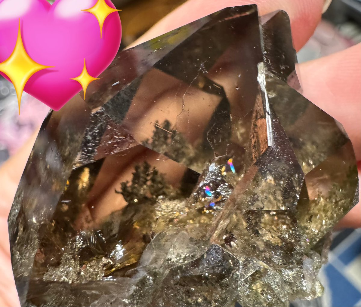 archer_359's tweet photo. 峡谷石が届いて嬉しすぎるので暫く固定にしちゃう🤤
撮影技術もディスプレイの技術もないので、ショップ様(@peanutsminerals)のページを参考にしてほしいのですが、見た瞬間に峡谷を体現したかのような佇まいに一目惚れしてしまった(ノ∀`*)

あちこちから覗くのが楽しい素晴らしい標本です🥳 https://t.co/gORsVrhTzq