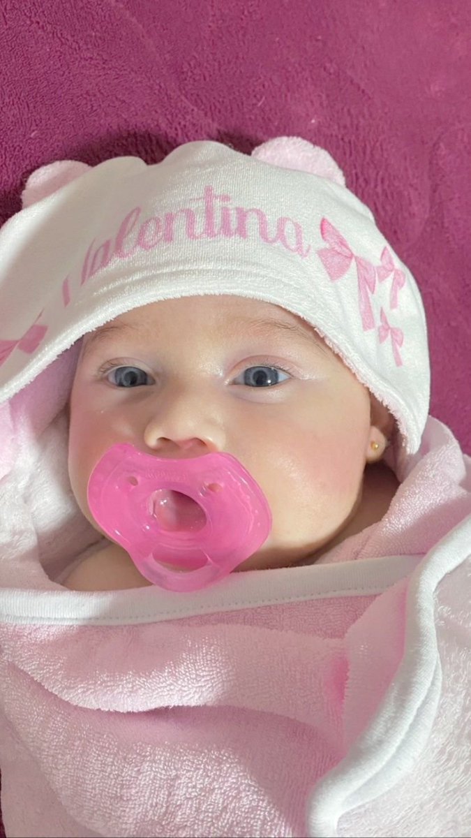 أنعم الله عليكم بمثل هذا الطفل 😍💙💙💙
قولوا مشاء الله...