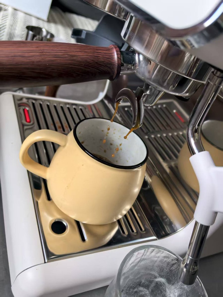 ditwp_du's tweet image. 最初の一滴から、今日は良い日になるだろうと分かりました。😊