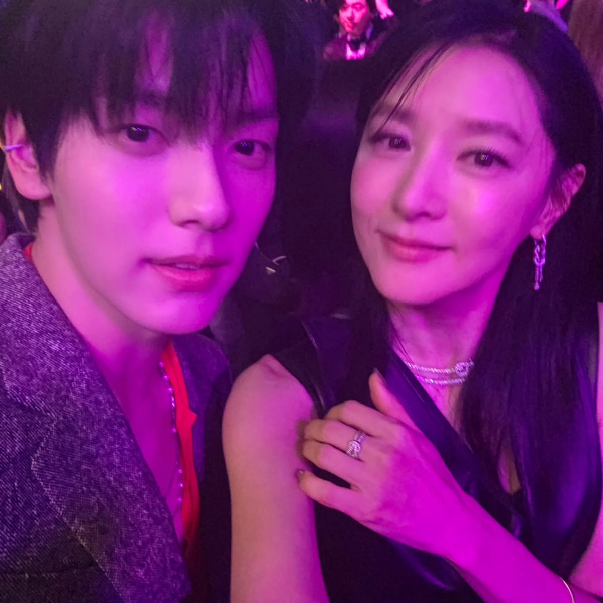 wikipicky_kr's tweet photo. 🌟 Icon meets Idol! 🌟
Legendary actress Lee Young-ae and TXT’s Soobin shared a heartwarming moment at the 20th Breast Cancer Awareness Charity Event in Seoul! 📸
[📷leeyoungae0824]
#LeeYoungAe #TXTSoobin #Kdrama #Kpop https://t.co/9PKIOwiGQ7