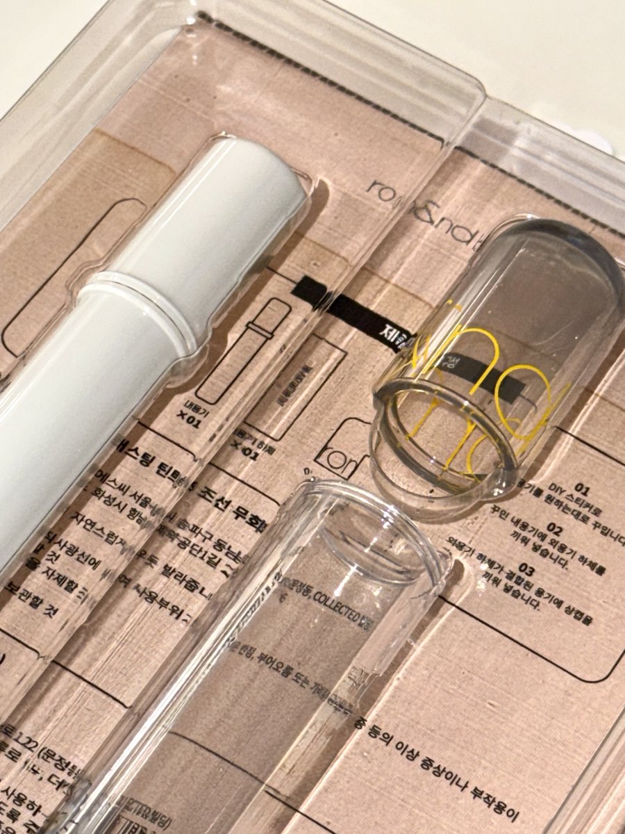 틴꾸 유행에
진짜 틴꾸 DIY 키트 출시하는 브랜드
맘껏 틴꾸하실 수 있게 해드리겠다는 그 말, 지키러 왔습니다!!!!!!!!
마음대로 조립해서 쓸 수 있는 틴꾸틴꾸셋뚜 나와요!!!!

11/1 롬앤 X ????? NEW COLLAB