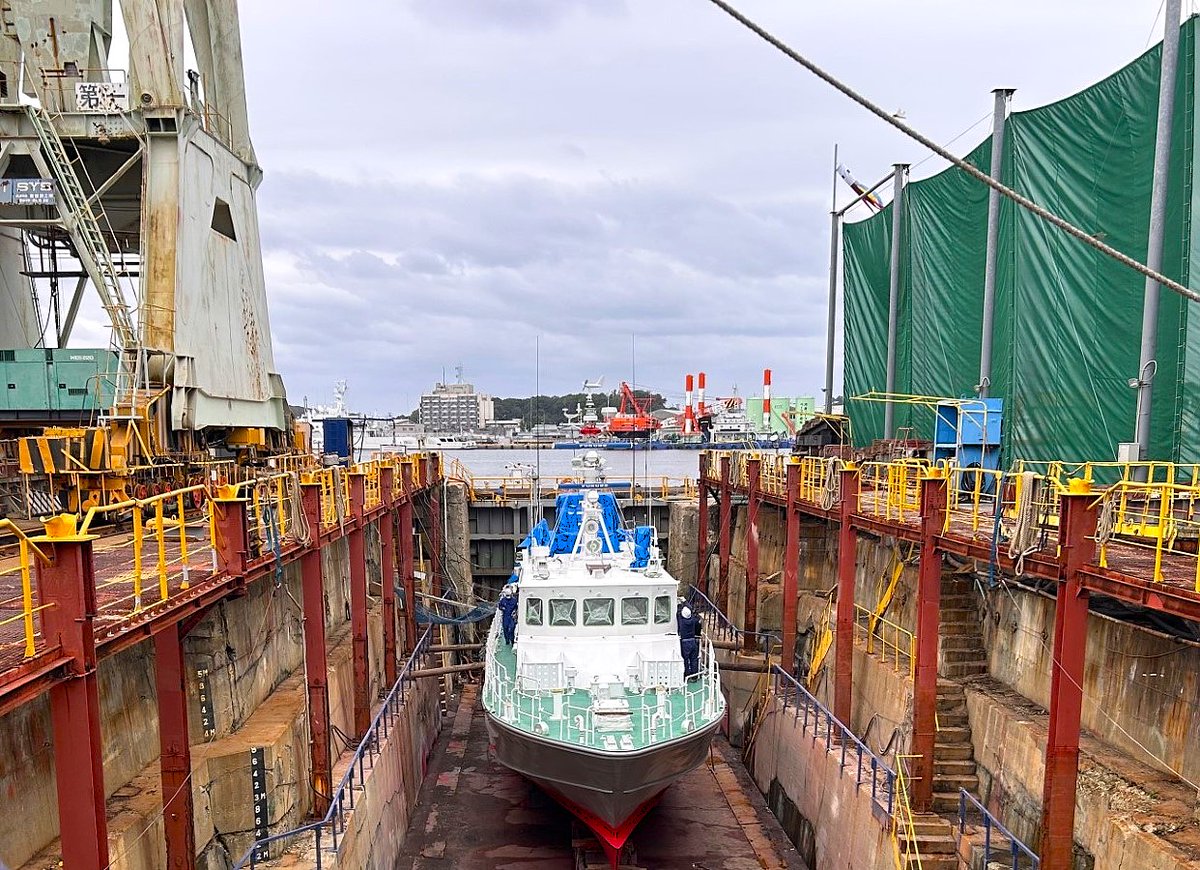 kaijikoho_tht's tweet image. 🚢#船 の世界を見学🚢
10月14日は小学生の親子を対象に、船や鉄道、自動車等の運輸関係の施設を巡る「#秋休み 親子施設見学ツアー」を実施しました!🚌
#造船所 パートでは、東北ドック鉄工(株)及び東北重機工事(株)にお邪魔して、造修繕中の船や迫力満点のクレーン設備等を見学しました👨🔧✨