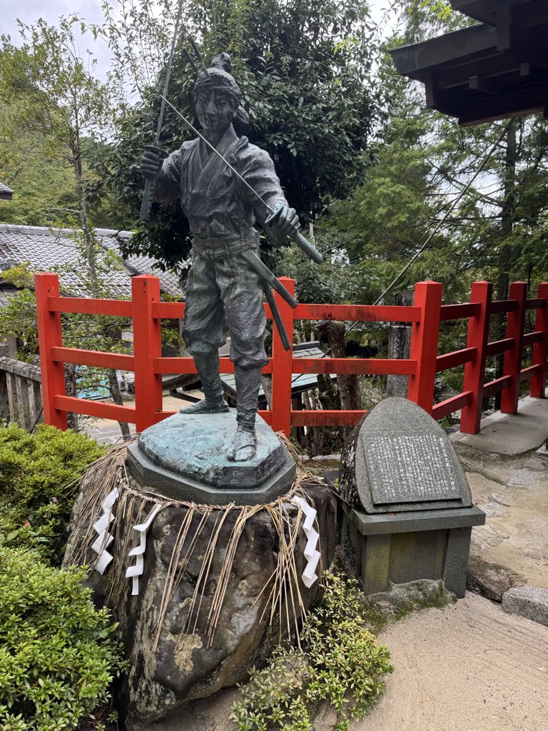 Hashashan2's tweet image. The absolute thrill of visiting a shrine in Kyoto where Musashi himself once prayed and fought nearby. It’s definitely time to revisit his book.