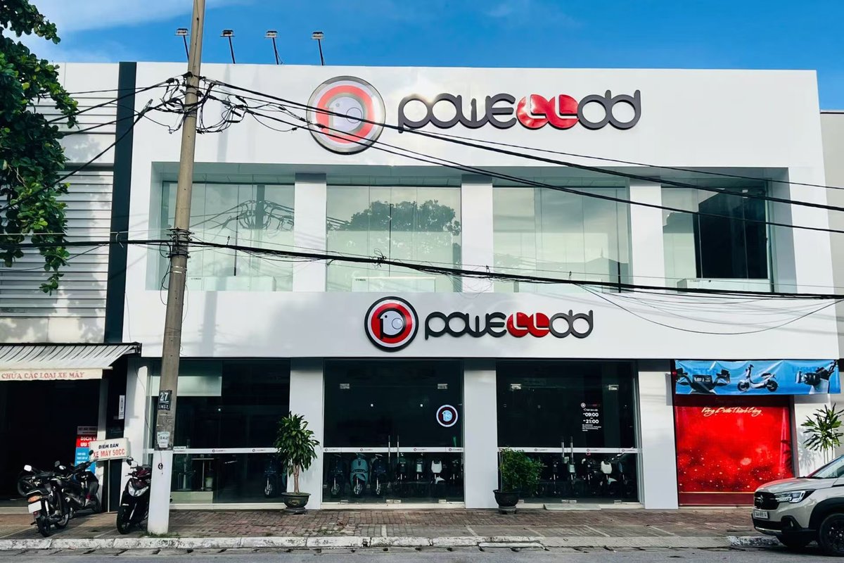 AIMAglobal's tweet photo. Vietnam’s getting the POWELLDD wave — stores popping up fast! 
The new street vibe is here!💕
Find your city and grab your favorite ride! 🛵
👉 Locate your nearest shop: https://t.co/E7XcHu2doj
#PowellddVietnam #AIMAGlobal #AIMAEmobility #styleyourfreedomride https://t.co/enZkgBDwDY