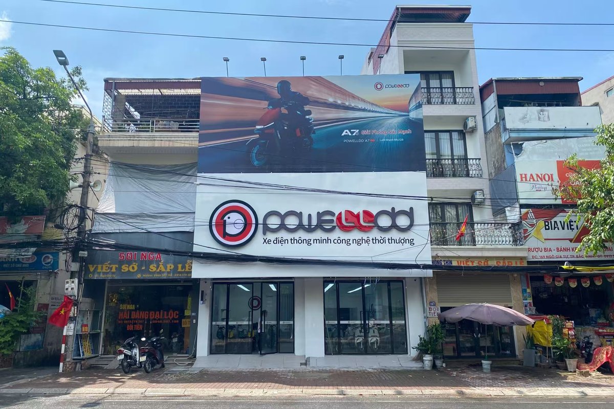 AIMAglobal's tweet photo. Vietnam’s getting the POWELLDD wave — stores popping up fast! 
The new street vibe is here!💕
Find your city and grab your favorite ride! 🛵
👉 Locate your nearest shop: https://t.co/E7XcHu2doj
#PowellddVietnam #AIMAGlobal #AIMAEmobility #styleyourfreedomride https://t.co/enZkgBDwDY