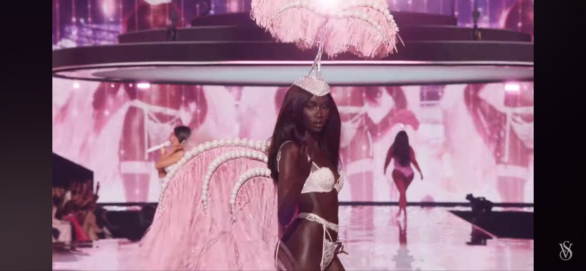 Что делать утром 16 октября??? 
СМОТРЕТЬ ШОУ ВИКТОРИИ СИКРЕТ! 
Я сейчас заплачу, как там красиво!