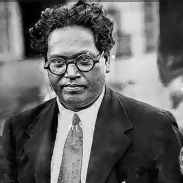 kalisenachief's tweet image. जैसे अंबेडकर को संविधान निर्माता बताया जाना एक अफवाह है (क्योंकि उन्होंने स्वयं संविधान की आलोचना की और उसे जलाने तक की बात कही और इसका पहला ड्राफ्ट बी. ए. राउ ने बनाया था), उसी तरह यह भी एक अफवाह है कि वे पाकिस्तान निर्माण के खिलाफ थे। अंबेडकर ने 1941 में अपनी किताब "थॉट्स ऑन…