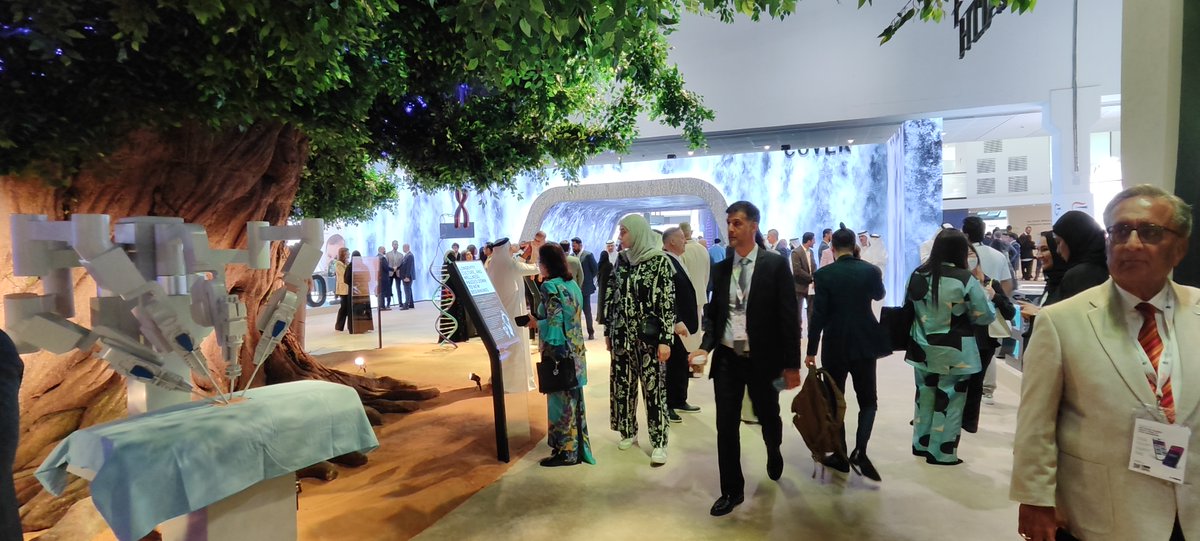 colorlightcloud's tweet image. At the 2025 Abu Dhabi Global Health Week, we collaborated with #QubitElectronics to unveil a striking LED display, engineered around the innovative &quot;tunnel&quot; concept. 💡

#Colorlight #QubitElectronics #britepixl #ProjectCase