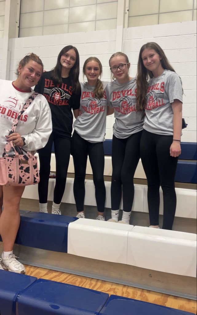 MathWithMsBretz's tweet image. MS ladies had a great time cheering on the Hiram Terriers who had a fantastic, hard-fought 5 set win tonight over Westminster. I wish I got more pictures with all the girls but I did snap one with some 🏐 great end to a season after our end of season party today.